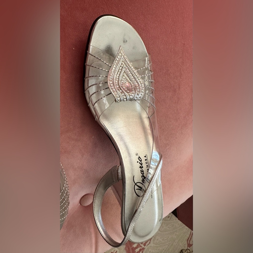 EUC DEZARIO Women's Dressy Silver Sandals